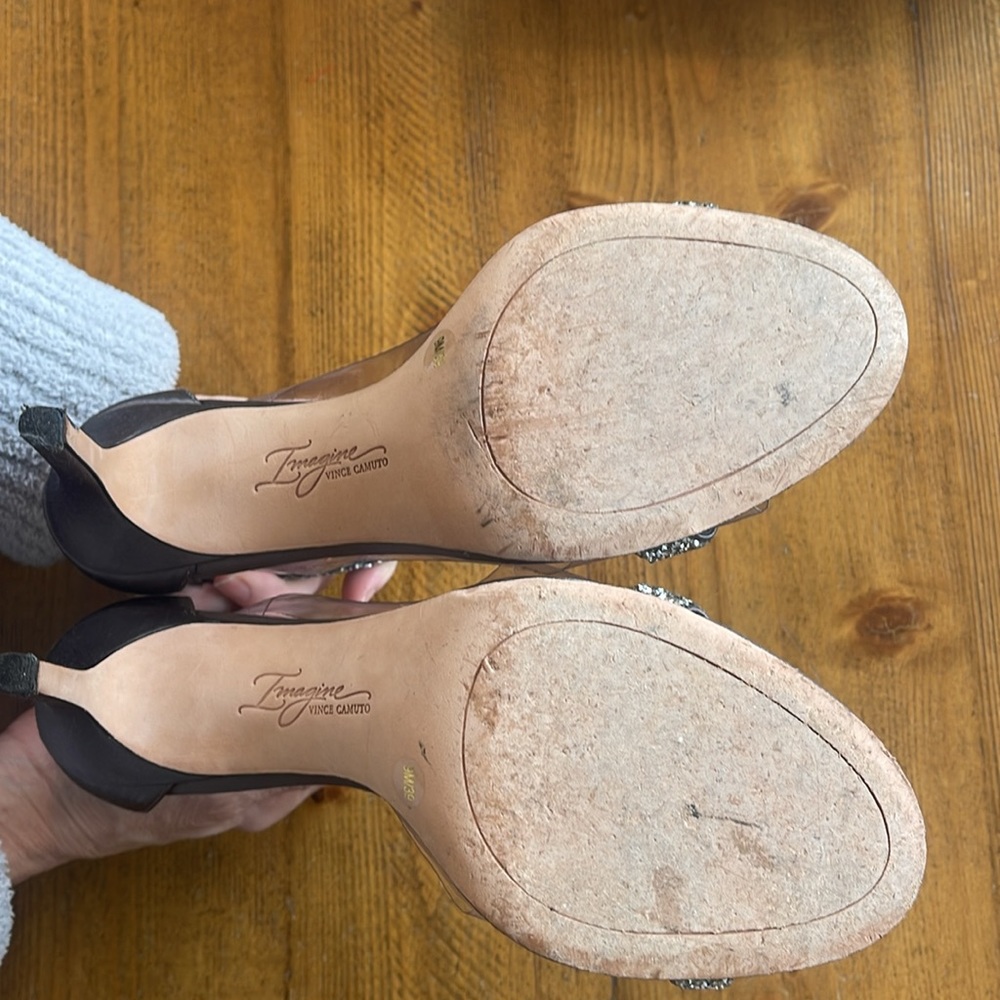 Imagine VINCE CAMUTO high heels - Picture 4 of 7